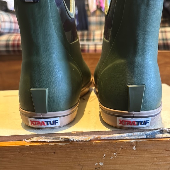 Women’s XtraTuf size 10 - Picture 4 of 8